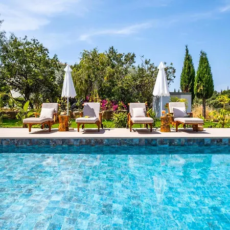 Sunny Paradise Luxury With Pool & Hot Tub Villa