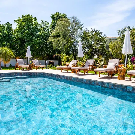 Sunny Paradise Luxury With Pool & Hot Tub Villa
