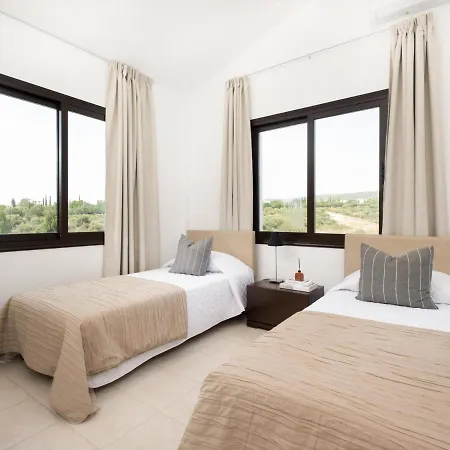 Sunny Paradise Luxury With Pool & Hot Tub Villa